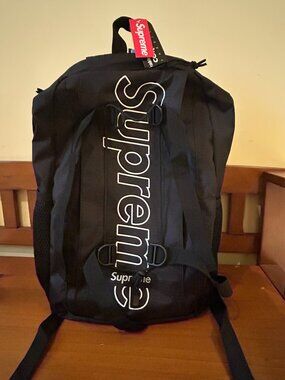 Sūpreme Backpack With Logo and Straps.